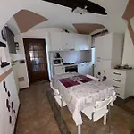 Orchidea Oda ve Kahvaltı Carrù